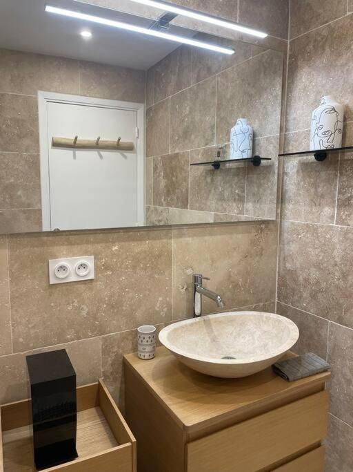 Apartamento T2 Proche Commodités Niza